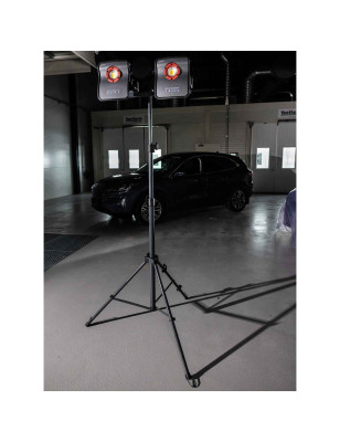 Scangrip MULTIMATCH 3 su supporto treppiede.