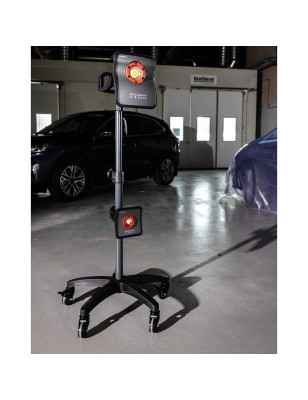 Scangrip MULTIMATCH 3 CONNECT su supporto con ruote.